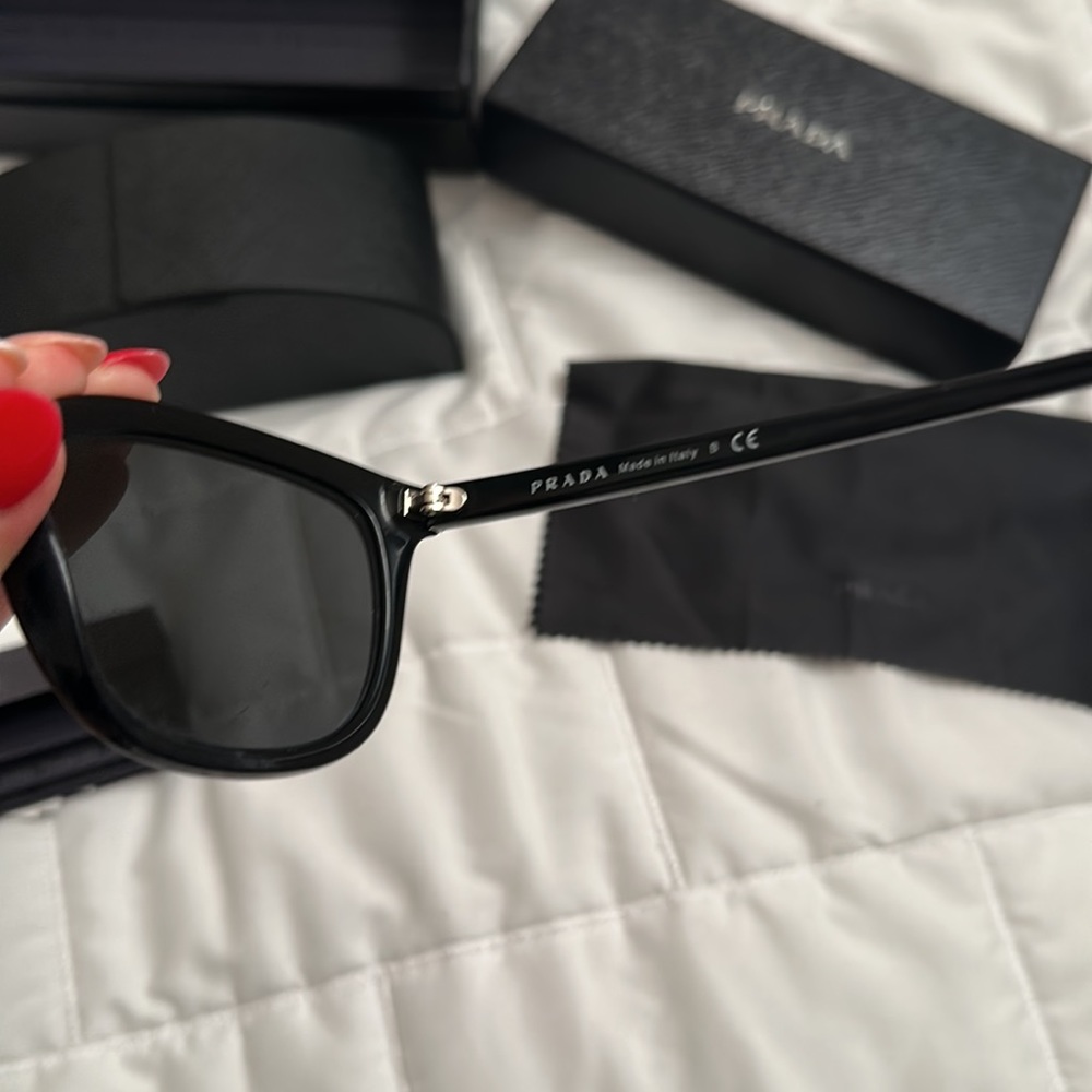 Prada cat eye Sunglasses - Picture 5 of 7